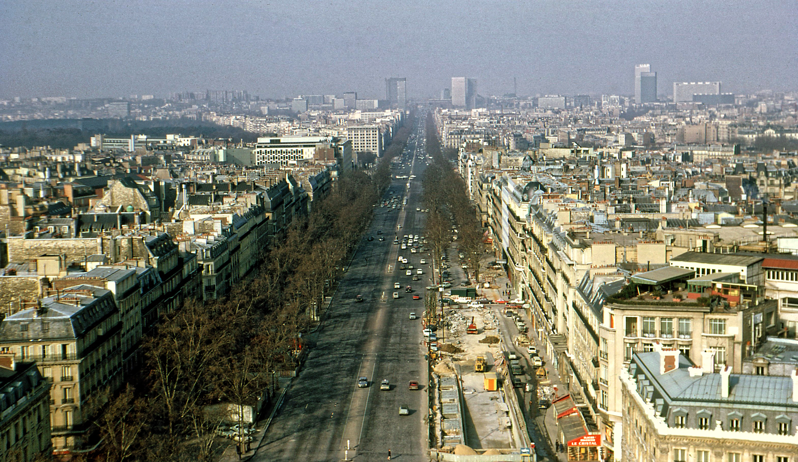 La Défense vue de l'Arc de Triomphe, avril 1970