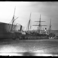 Rouen. Activité portuaire, transport de tonneaux