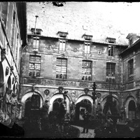 Rouen. Cour intérieure du musée départemental des Antiquités