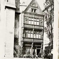 Rouen. Façade de la maison aux médaillons (dite de Diane de Poitiers) après son remontage au pied de la tour Saint-André