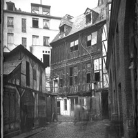 Rouen. Façade en bois du logis des abbesses de l'Abbaye de Saint-Amand