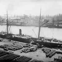 Rouen. Activité portuaire sur la rive droite