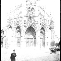 Rouen. Parvis de l'église Saint-Maclou (place Barthélémy)