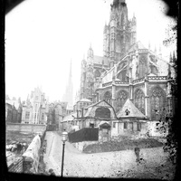 Rouen. La rue Eugène-Dutuit et l'église Saint-Maclou
