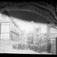 Rouen. Groupe d'enfants rue Eugène Dutuit